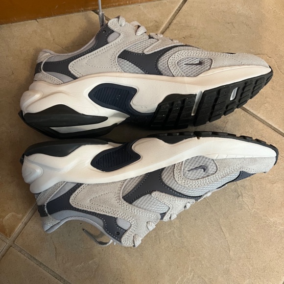 Nike AL8 Women’s Size 7.5 - Picture 3 of 4